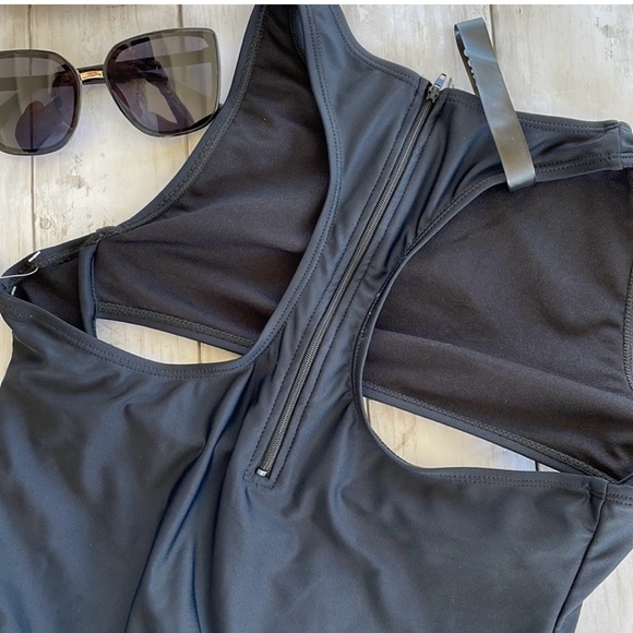 Boohoo Black One Piece Swimsuit - Picture 2 of 2